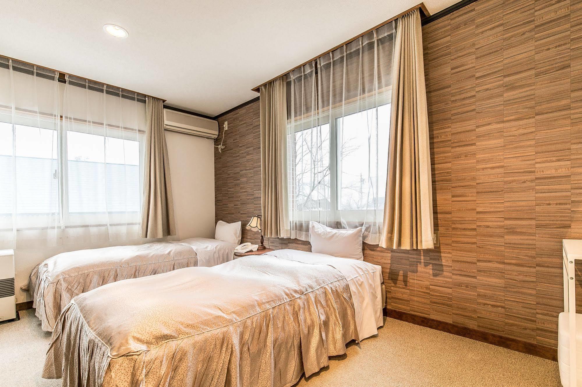 Petit Hotel Enchante Хакуба Екстериор снимка