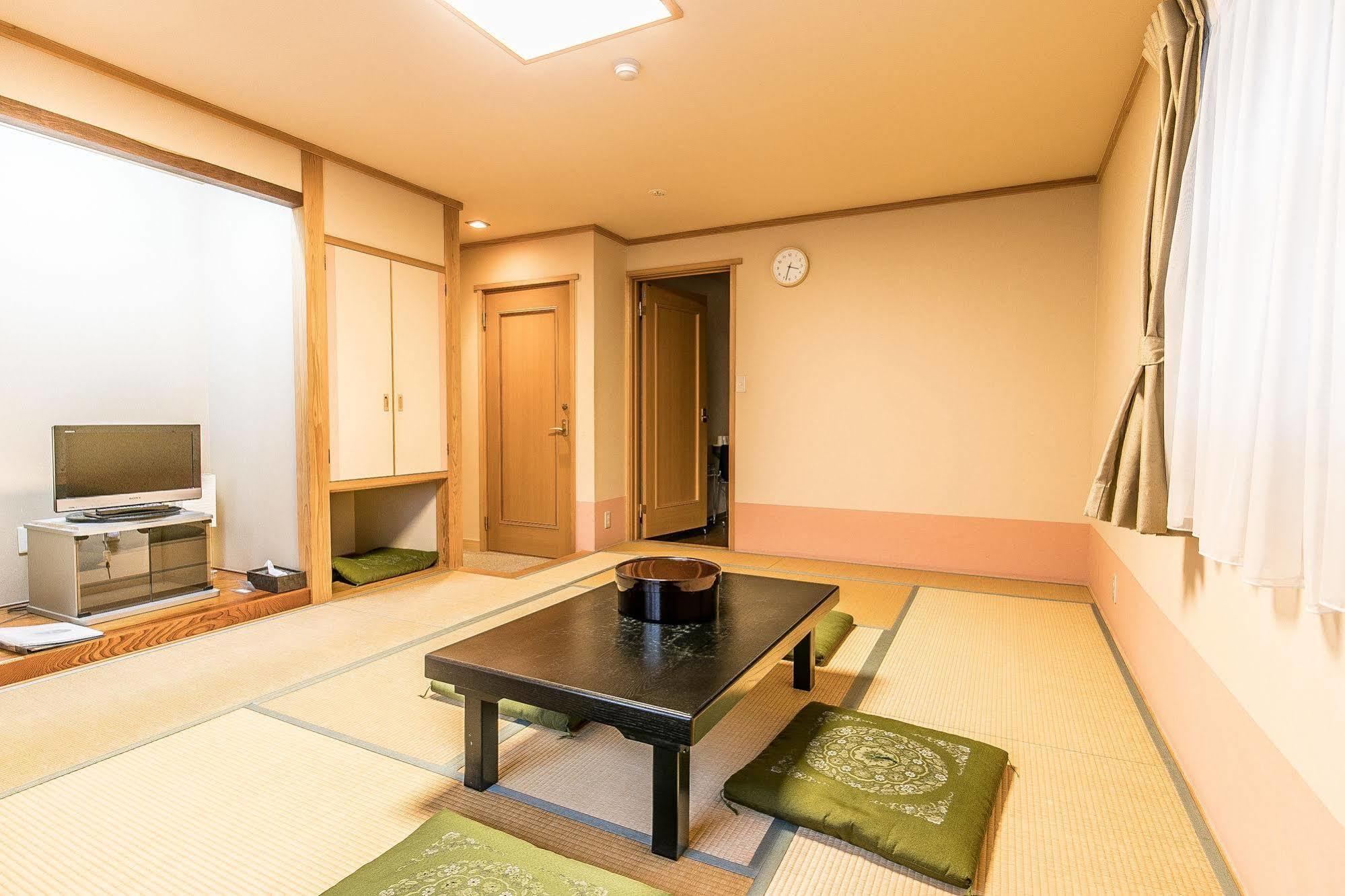 Petit Hotel Enchante Хакуба Екстериор снимка